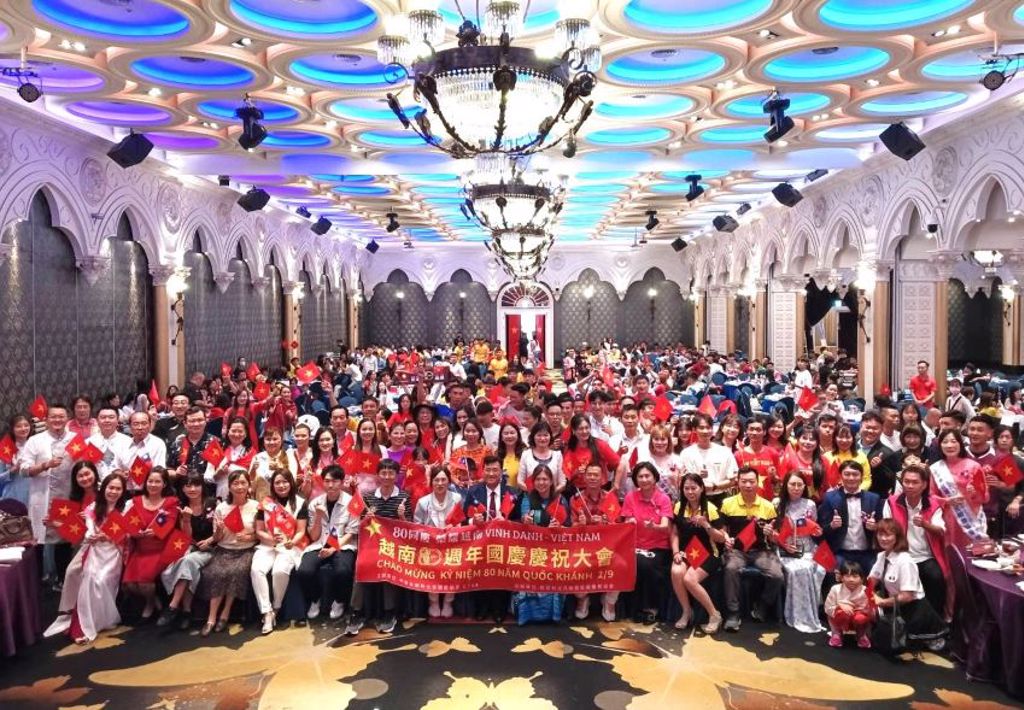 「80同慶.榮耀越南」慶典活動與會者合影。圖/許俊揚