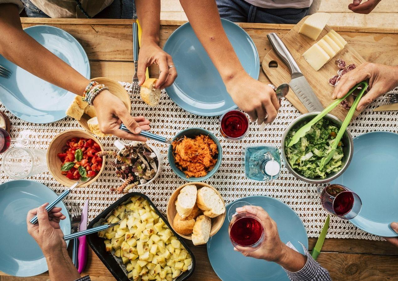 外籍移工膳宿費用分攤沿革及常見實務作法解析與建議