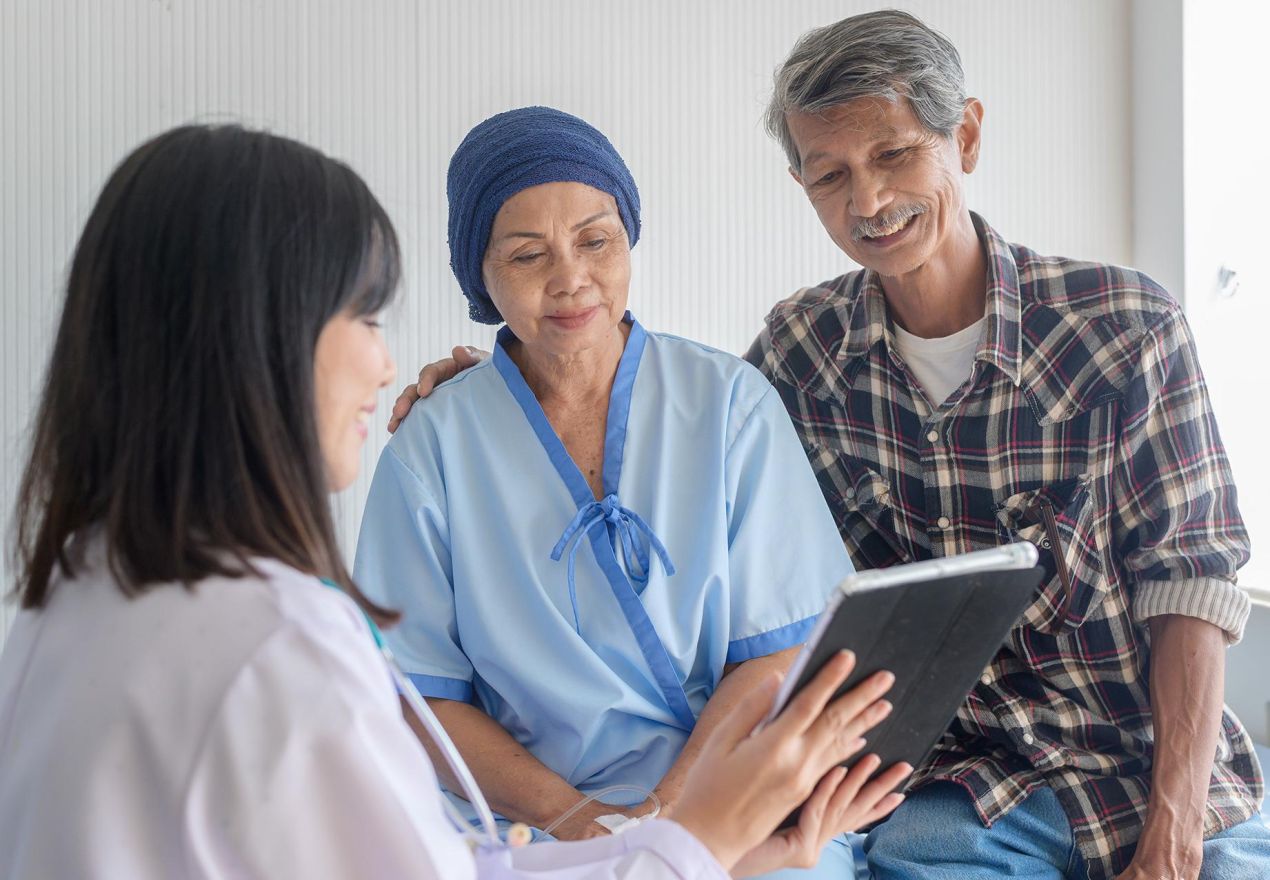 80歲免評申請外籍看護 8/1正式上路｜勞動部、衛福部六大配套助重症家庭